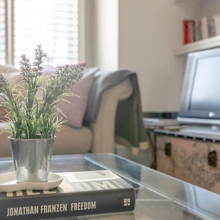 לונדון Stylish 1 Bed Apartment Near Battersea Park מראה חיצוני תמונה